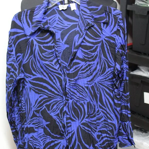Chico's Royal Blue Black print 100 polyester button front shirt size 1 - Picture 2 of 5